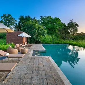 5* Resort Taru Maia -